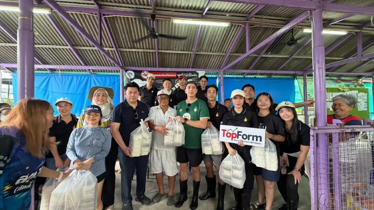 นักศึกษา TopForm001 สถาบันพระปกเกล้า ลงพื้นที่มอบสิ่งของช่วยเหลือชาวนนทบุรี และรังสิต ขณะที่เขื่อนเจ้าพระยาจ่อเพิ่มการระบายน้ำ หลายพื้นที่ได้รับผลกระทบ