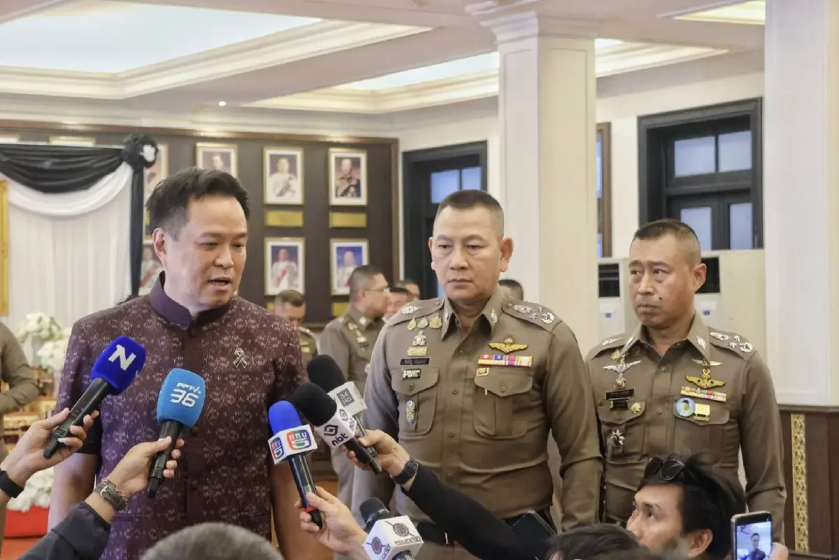 นายอนุทิน ชาญวีรกูล นายกรัฐมนตรีและรัฐมนตรีว่าการกระทรวงมหาดไทย