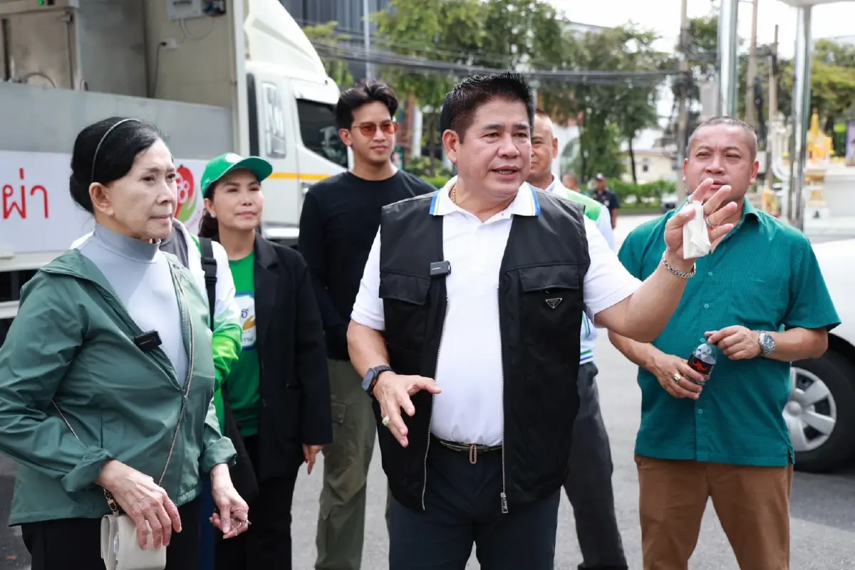 ธรรมนัส นำพรรคกล้าธรรมจัดครัวเคลื่อนที่แจกอาหารน้ำท่วม กทม.
