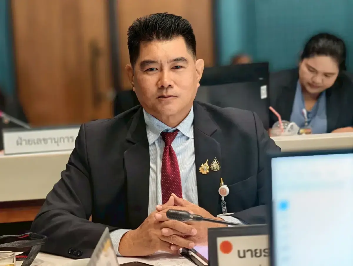 นายธนกร ถาวรชินโชติ 