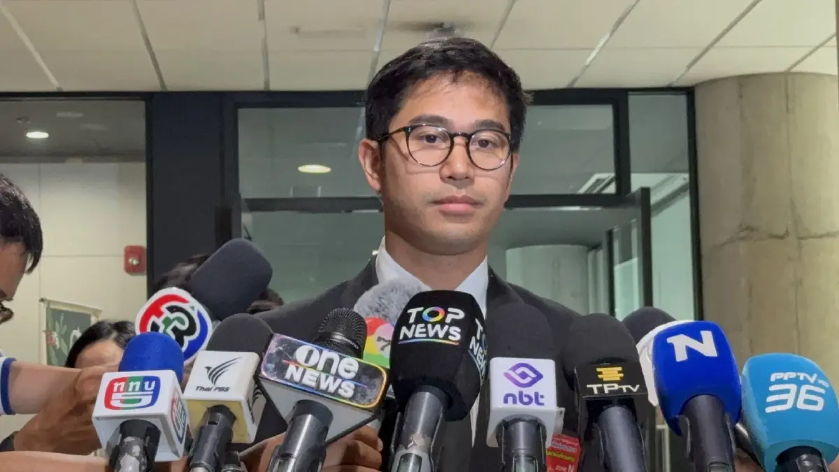 นายพรพรหม วิกิตเศรษฐ์ รองผู้ว่ากรุงเทพมหานคร 