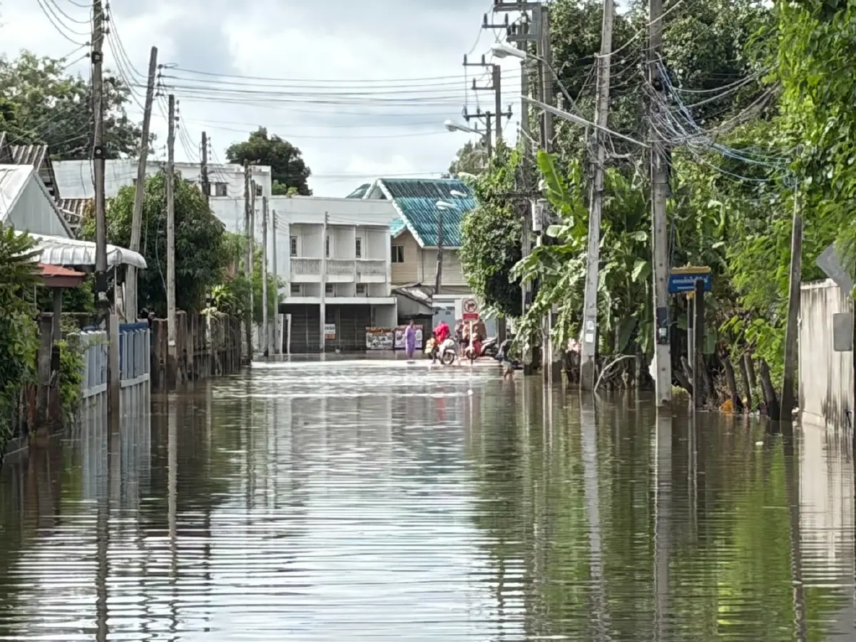 น้ำท่วมบุรีรัมย์วิกฤตสูง 1.6 เมตร กู้ภัยระดมเรืออพยพผู้ป่วย