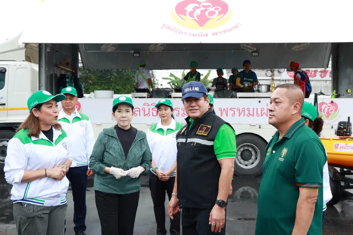 ลุยตั้งโรงครัวด่วน! "ร.อ.ธรรมนัส" นำทีมพรรคกล้าธรรมและมูลนิธิฯ เปิดโรงครัวช่วยผู้ประสบภัยน้ำท่วม