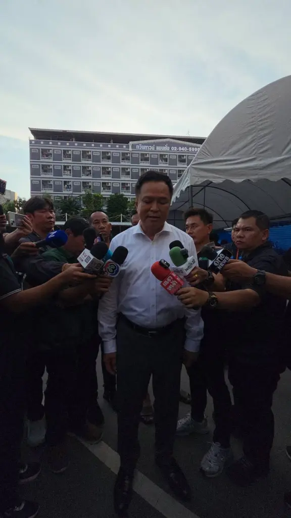 เคลียร์ชัด! "อนุทิน" ยังไม่คิดปลด "ชัชชาติ" มุ่งช่วยประชาชนก่อน เตือนวิจารณ์คนทำงานทำให้งานถดถอย