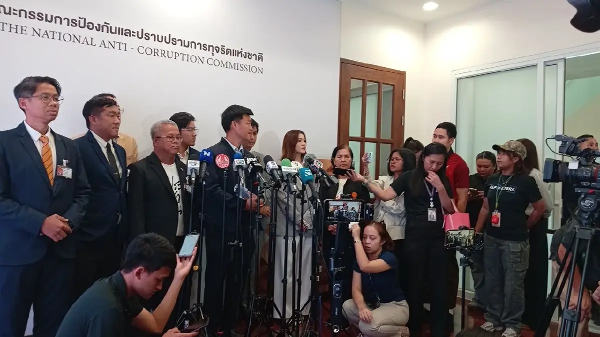 พรรคประชาชน บุก ป.ป.ช. เชือด "7 กกต." ปม "ฮั้ว สว." ชี้ส่อละเว้นปฏิบัติหน้าที่