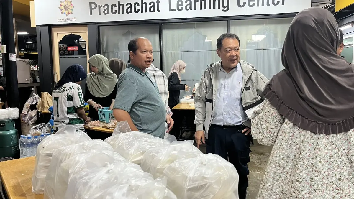 น้ำท่วมรามคำแหงวิกฤต! "พ.ต.อ.ทวี" ส่งข้าวกล่อง-เปิดครัวฮาลาล ช่วยผู้ประสบภัย ดูแลพี่น้องมุสลิม-จี้ปลดล็อกเกณฑ์ "ปอเนาะ"