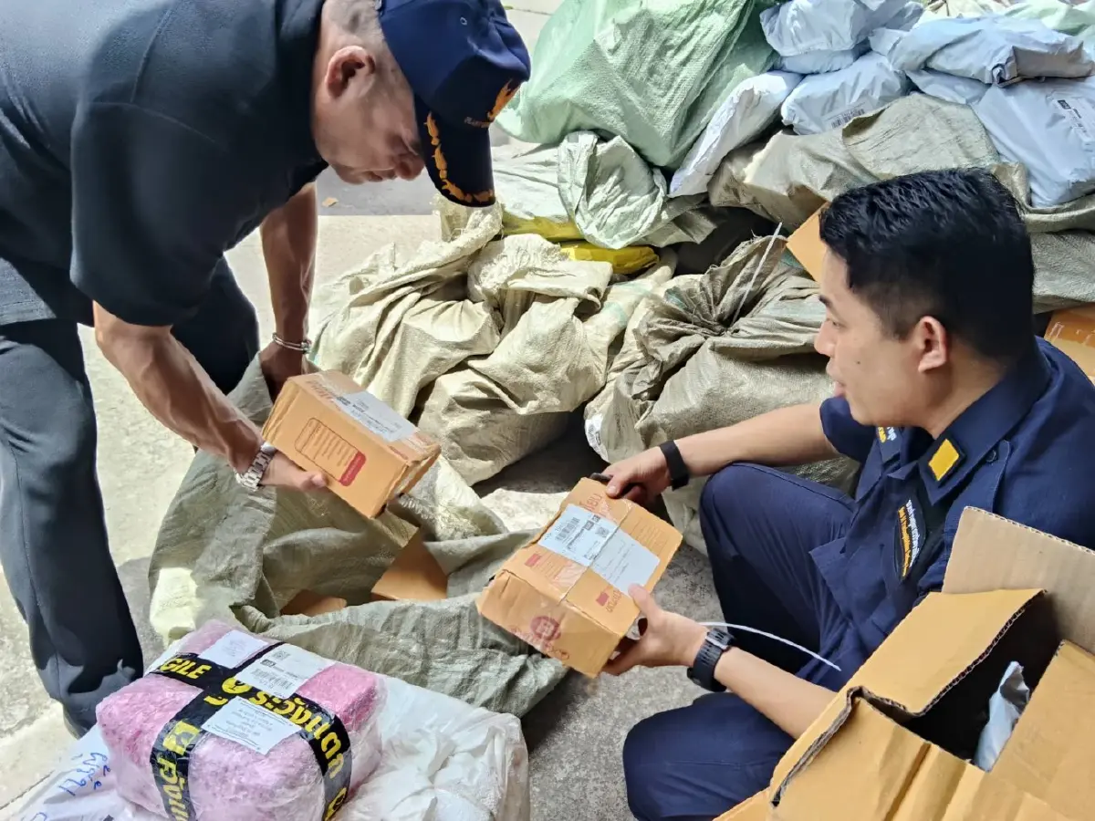 สกัดของเถื่อน! " ลุยตรวจ "รถไฟสายใต้-ด่านทางบก" ยึด "บุหรี่เถื่อน-แบรนด์เนม-บุหรี่ไฟฟ้า" มูลค่า 4.37 ล้านบาท