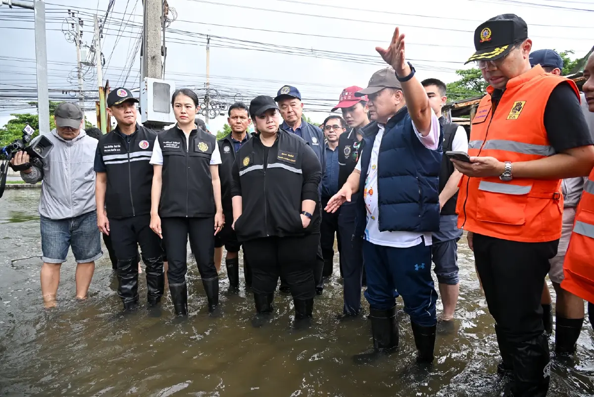 ลุยตรวจนนทบุรี! "ศุภมาส" สั่งเร่งระบายน้ำ-ส่งความช่วยเหลือถึงบ้าน พร้อมการเยียวยาหลังน้ำลด
