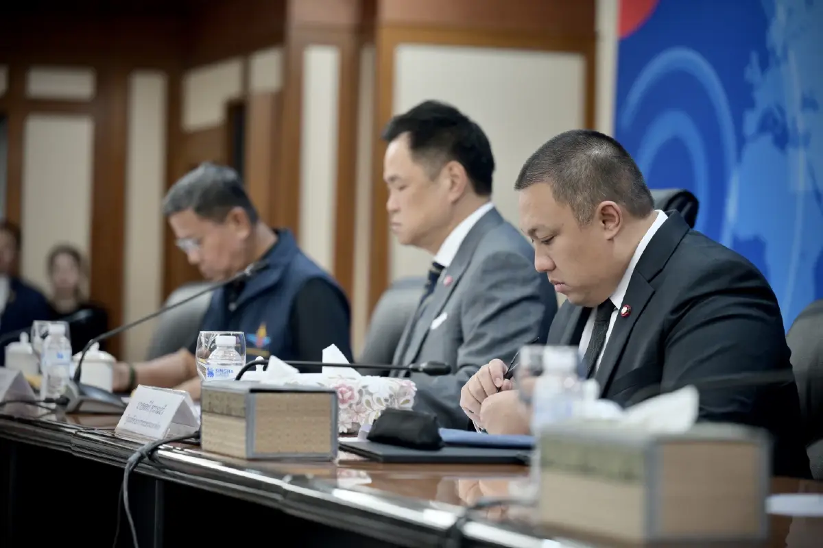 อนุทิน ชาญวีรกูล นายกรัฐมนตรี และรัฐมนตรีว่าการกระทรวงมหาดไทย เป็นประธานการประชุมกองบัญชาการป้องกันและบรรเทาสาธารณภัยแห่งชาติ (บกปภ.ช.) เพื่อติดตามสถานการณ์และการให้ความช่วยเหลือผู้ประสบอุทกภัย