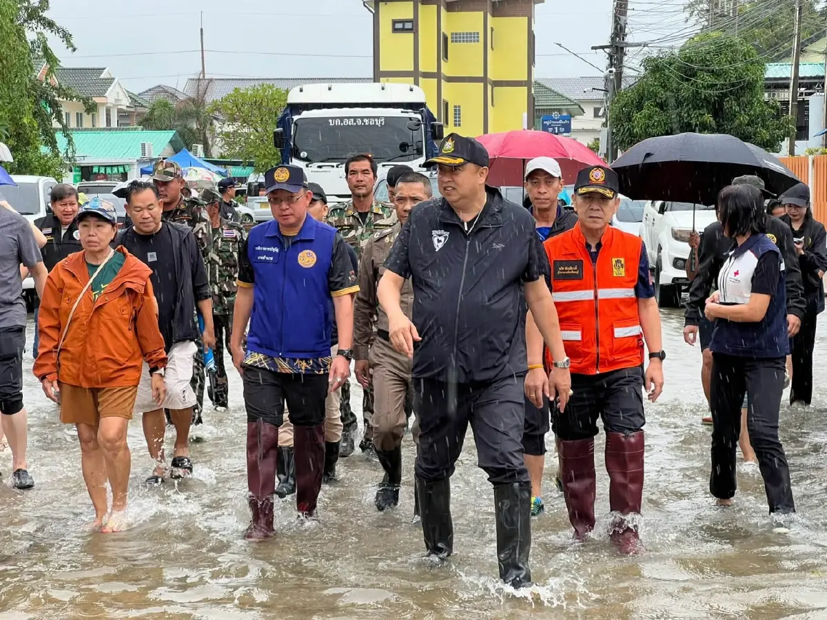 นายสุชาติ ชมกลิ่น รัฐมนตรีว่าการกระทรวงทรัพยากรธรรมชาติและสิ่งแวดล้อม
