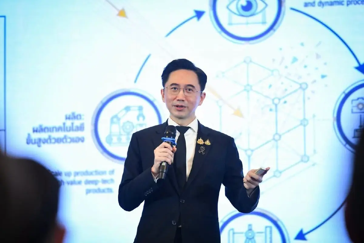 รศ. ดร.ยศชนัน วงศ์สวัสดิ์ รองนายกรัฐมนตรีและรัฐมนตรีว่าการกระทรวงการอุดมศึกษา วิทยาศาสตร์ วิจัยและนวัตกรรม 