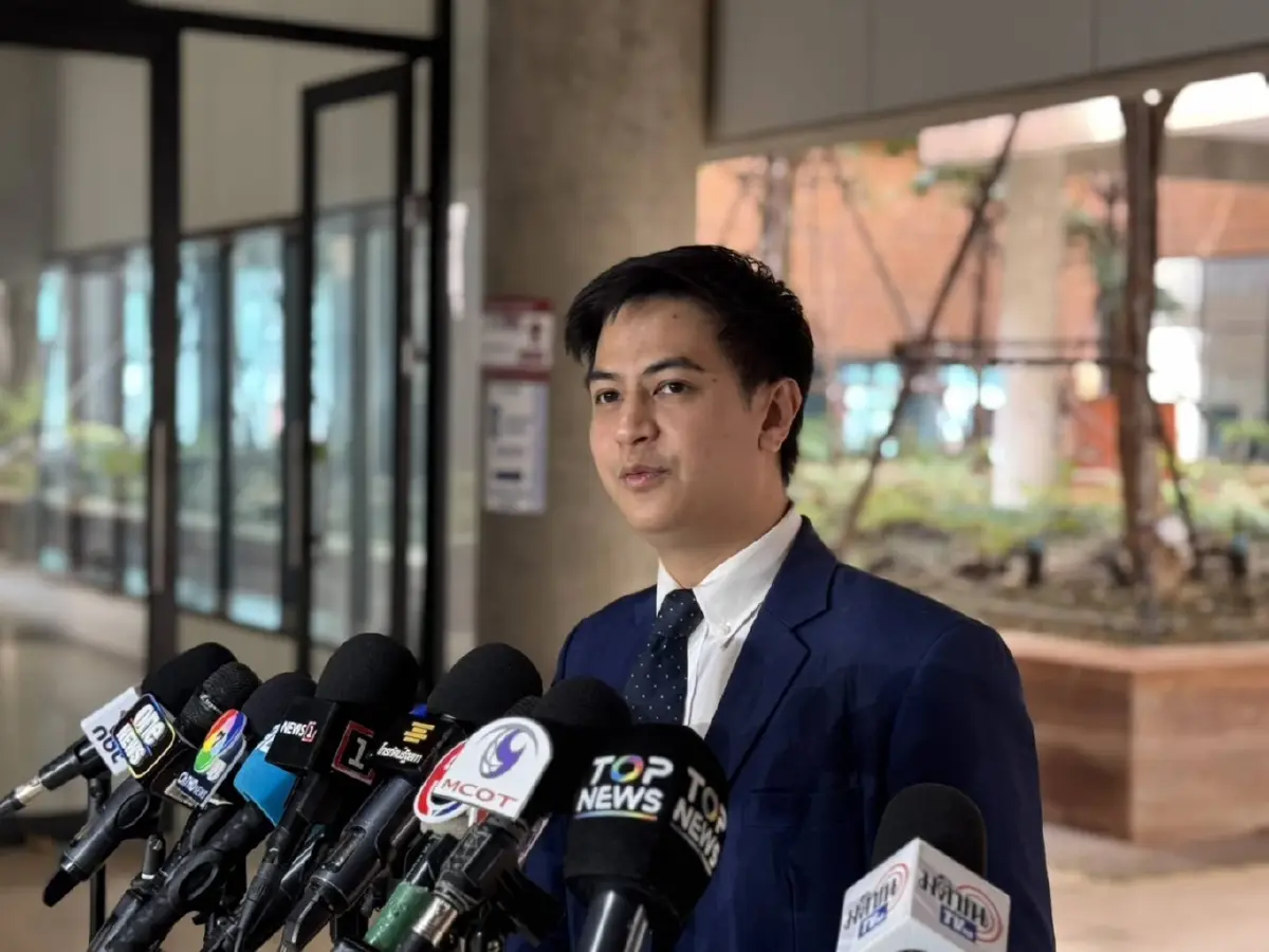 พริษฐ์ วัชรสินธุ สมาชิกสภาผู้แทนราษฎร (สส.) แบบบัญชีรายชื่อ พรรคประชาชน
