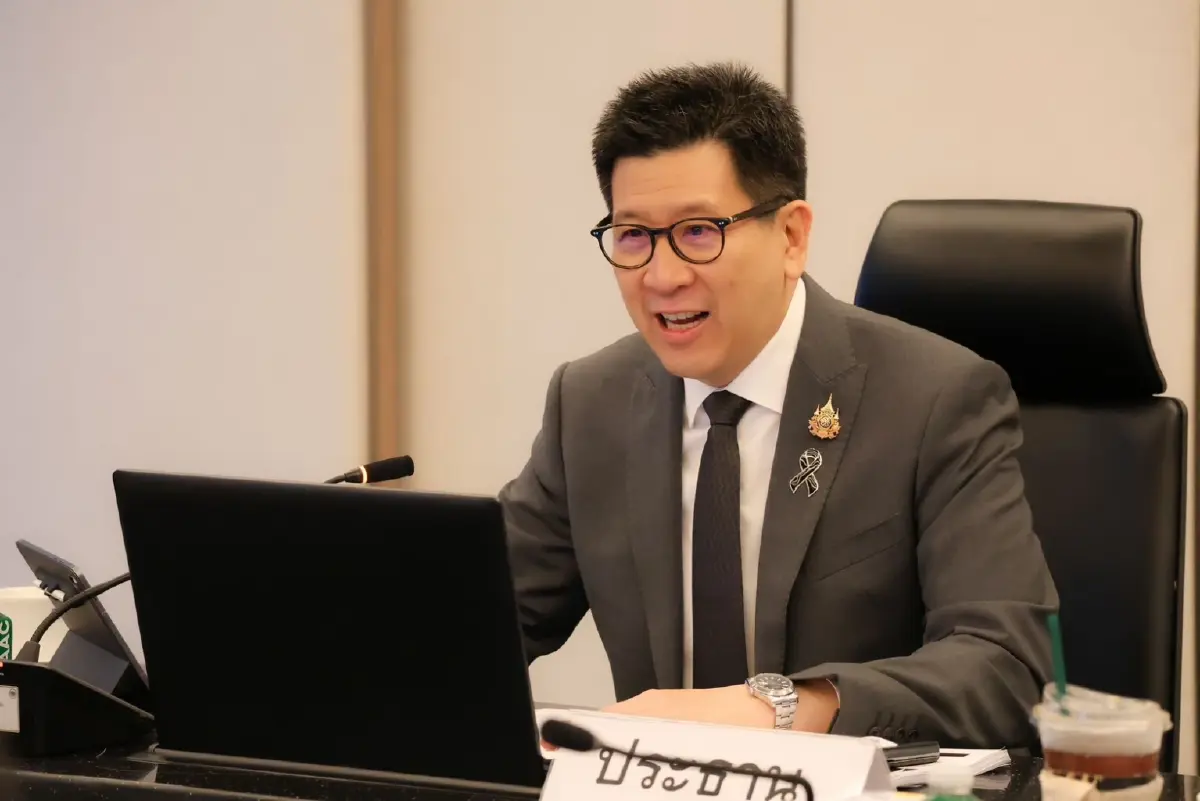 เอกนิติ นิติทัณฑ์ประภาศ รองนายกรัฐมนตรีและรัฐมนตรีว่าการกระทรวงการคลัง