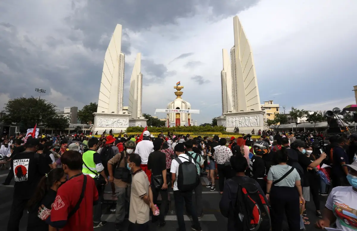เก็งหวย! ตัดสิน "ฮั้ว สว." วัดใจ 7 เสือ กกต. คาด "ส่งฟ้องบางส่วน" ชี้ "ยกฟ้องหมด 229 ราย" ระวัง "ม็อบลงถนน"