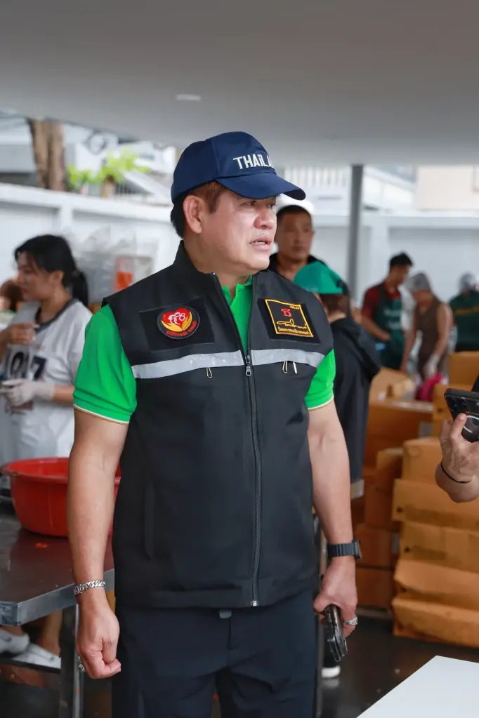 ลุยตั้งโรงครัวด่วน! "ร.อ.ธรรมนัส" นำทีมพรรคกล้าธรรมและมูลนิธิฯ เปิดโรงครัวช่วยผู้ประสบภัยน้ำท่วม