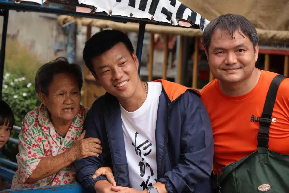 ประชาชนต้องรอนานแค่ไหน? "เท้ง" ลุยน้ำท่วม "รังสิต-ปทุมฯ" ซัดเครื่องสูบน้ำทำงานแค่ 60% ไร้เอกภาพ