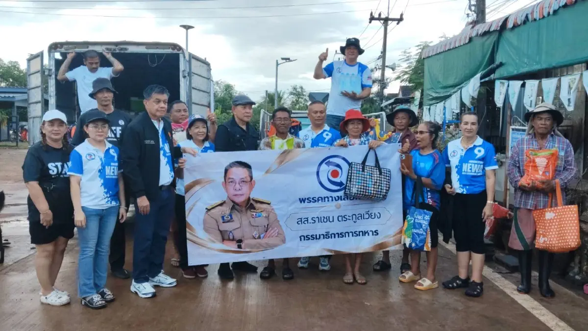 "ราเชน" นำทางเลือกใหม่ ลุยน้ำแจกถุงยังชีพน้ำท่วมปราจีนบุรี