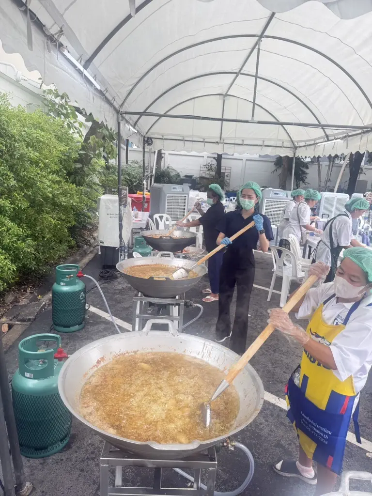 ครัวภูมิใจไทย เสิร์ฟข้าวกล่องไม่หยุด-ไรด์เดอร์รับส่งต่อเนื่อง