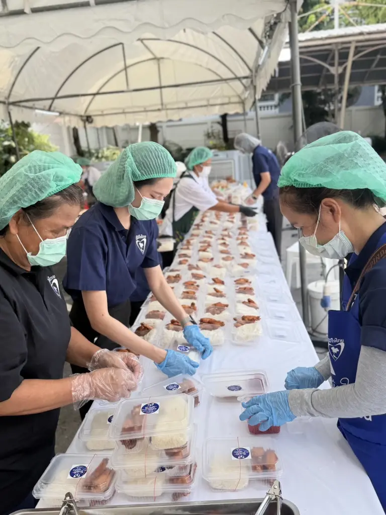 ครัวภูมิใจไทย เสิร์ฟข้าวกล่องไม่หยุด-ไรด์เดอร์รับส่งต่อเนื่อง
