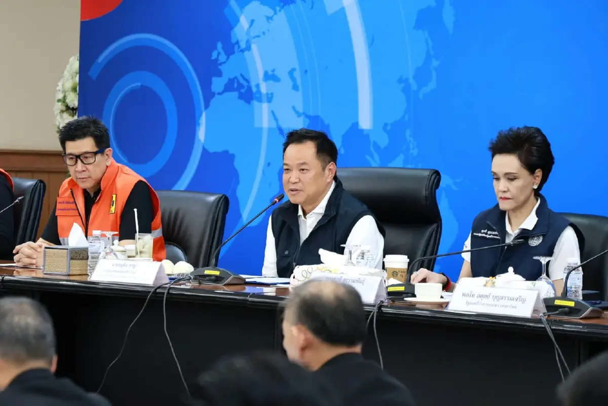 นายอนุทิน ชาญวีรกูล นายกรัฐมนตรีและรัฐมนตรีว่าการกระทรวงมหาดไทย 