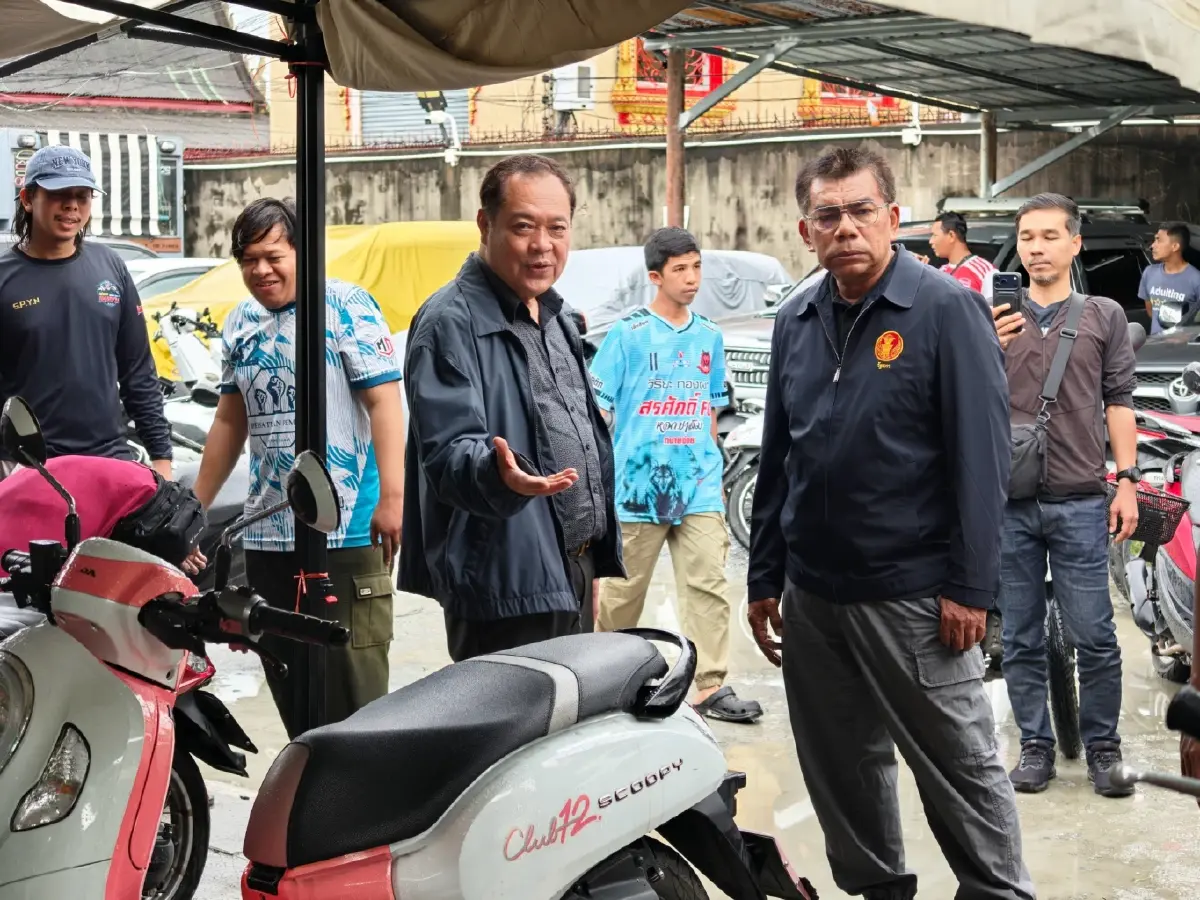 'ทวี สอดส่อง' ชูสปิริตยามยาก ลุยเปลี่ยนน้ำมันเครื่องฟรีช่วยไรเดอร์