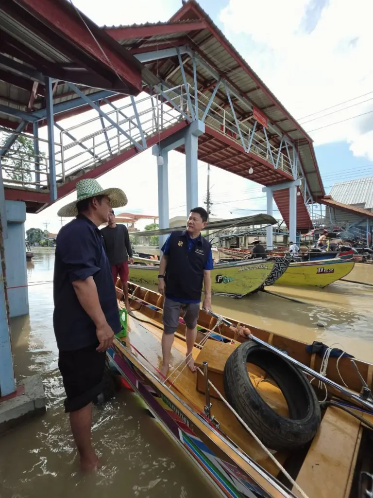"บุญลือ" ระดมเรือหางยาว 3,000 ซีซี เร่งผันน้ำคลองดำเนินสะดวก หวังกู้วิกฤตน้ำท่วม ลุ้น 8 ต.ค.นี้ ฝนไม่ตกเพิ่ม สถานการณ์คลี่คลาย