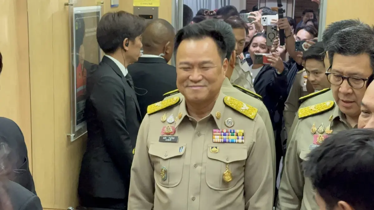 "อนุทิน" ยิ้มแป้น! ปัดตอบปม "เนวิน" อวยพรนั่ง "นายกฯ อีก 2 สมัย" ยันไร้ความขัดแย้งบริหารน้ำ โฟกัสช่วยภัยน้ำท่วมเต็มที่