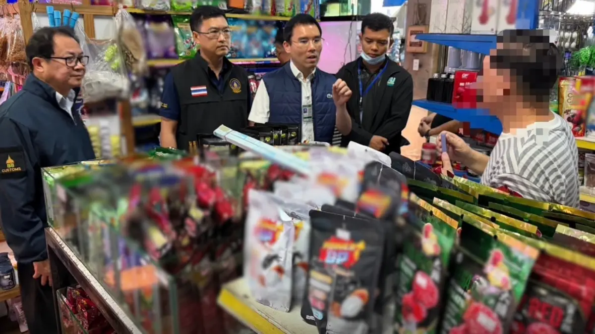 ศุลกากรช่องจอม บุกร้านอาหารสัตว์ 2 แห่งในโคราช ลักลอบนำเข้าเพียบ