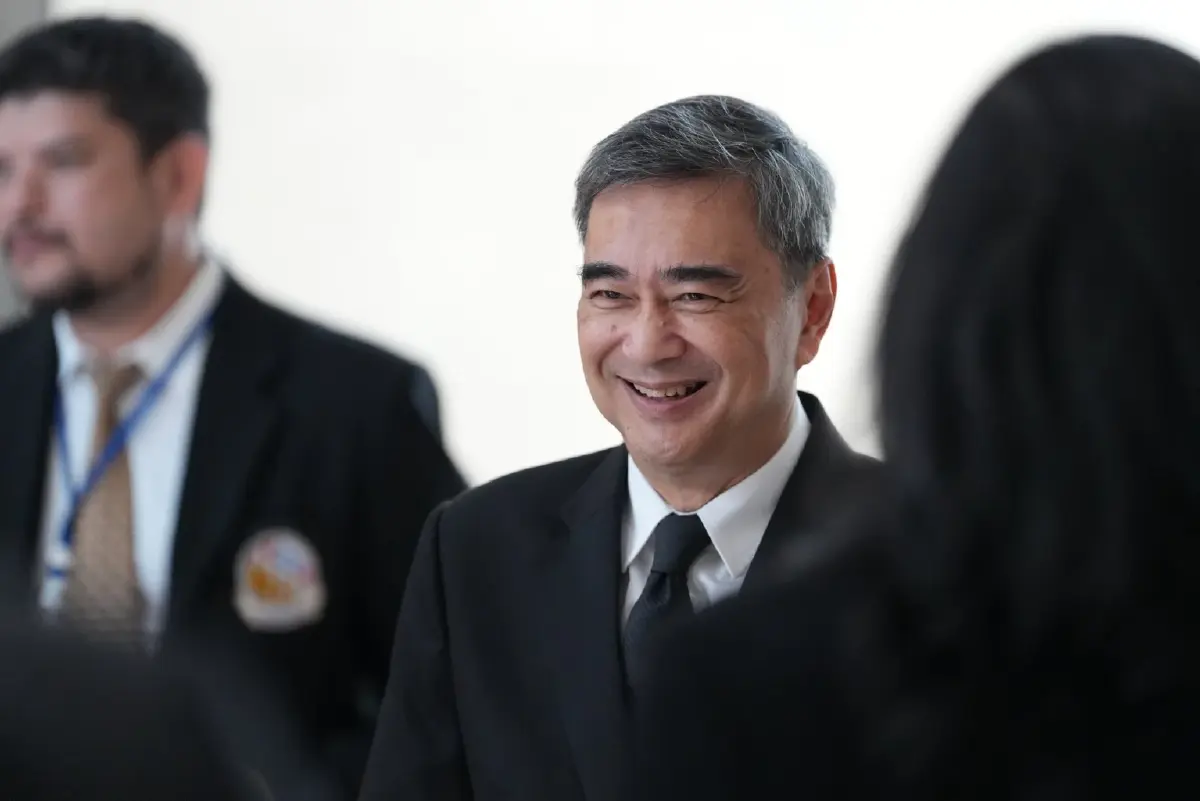 “อภิสิทธิ์” เหน็บ “อนุทิน” คิดได้แค่นี้ หลังมอง “ศิริโชค” แฉ “ไอเดียร์” เพราะแพ้เลือกตั้ง