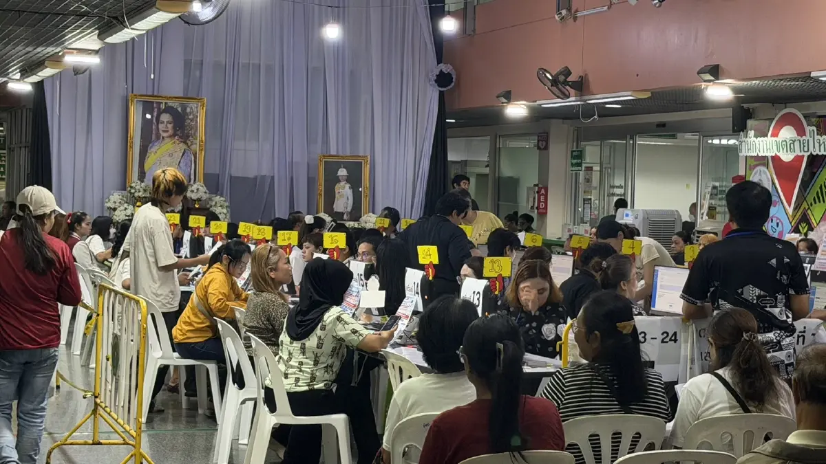 แห่ยื่นเยียวยาต่อเนื่อง! "ผู้ประสบภัยสายไหม" ทยอยยื่นขอ "เงินเยียวยาน้ำท่วม" กทม. ขยายเวลาถึงสิ้น พ.ย.นี้