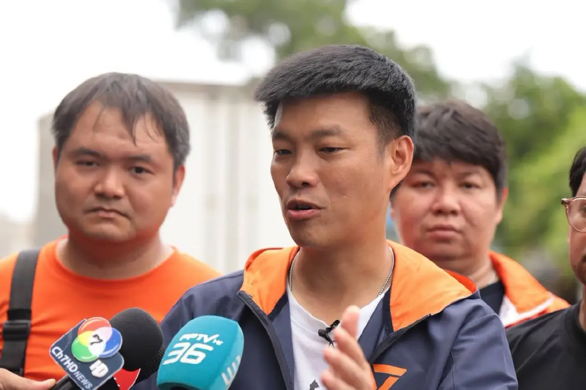 ประชาชนต้องรอนานแค่ไหน? "เท้ง" ลุยน้ำท่วม "รังสิต-ปทุมฯ" ซัดเครื่องสูบน้ำทำงานแค่ 60% ไร้เอกภาพ