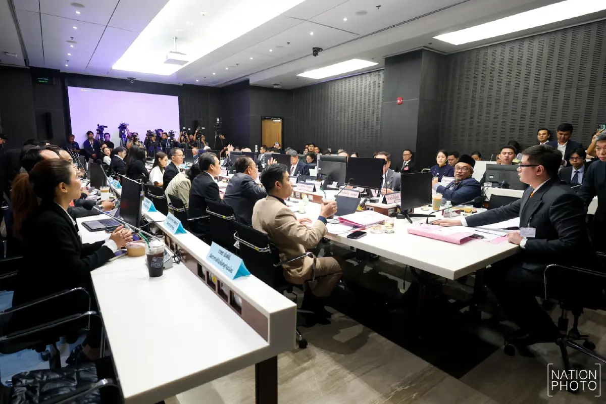 เดือดกลาง กมธ. "ศุภชัย" นำ 7 สส.วอล์กเอาต์ ไม่สังฆกรรม "รังสิมันต์ โรม"