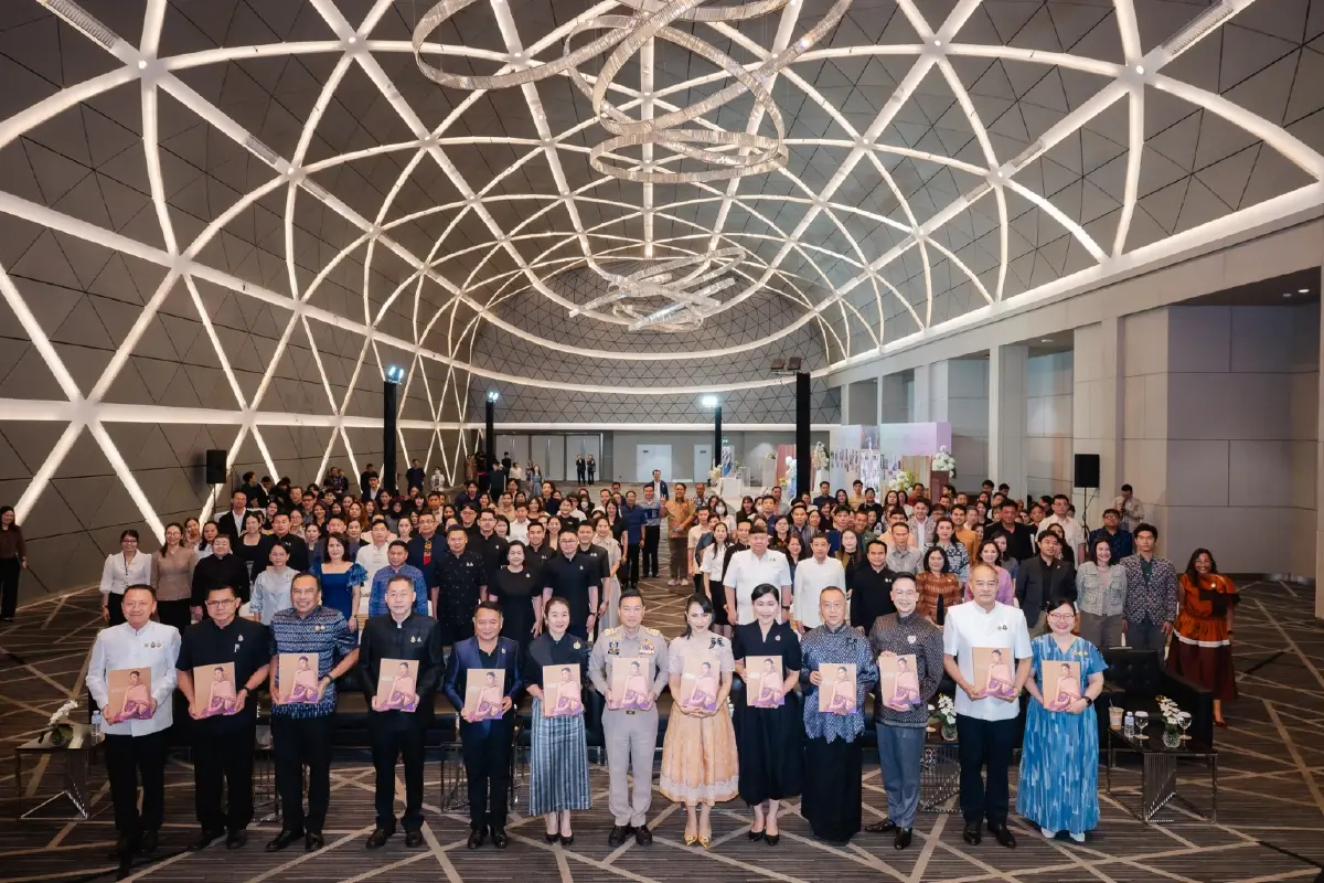มท. เปิดตัวสมุดภาพ "นารีรัตน์หัตถศิลป์" เฉลิมพระเกียรติ 40 พรรษา เจ้าฟ้าสิริวัณณวรีฯ