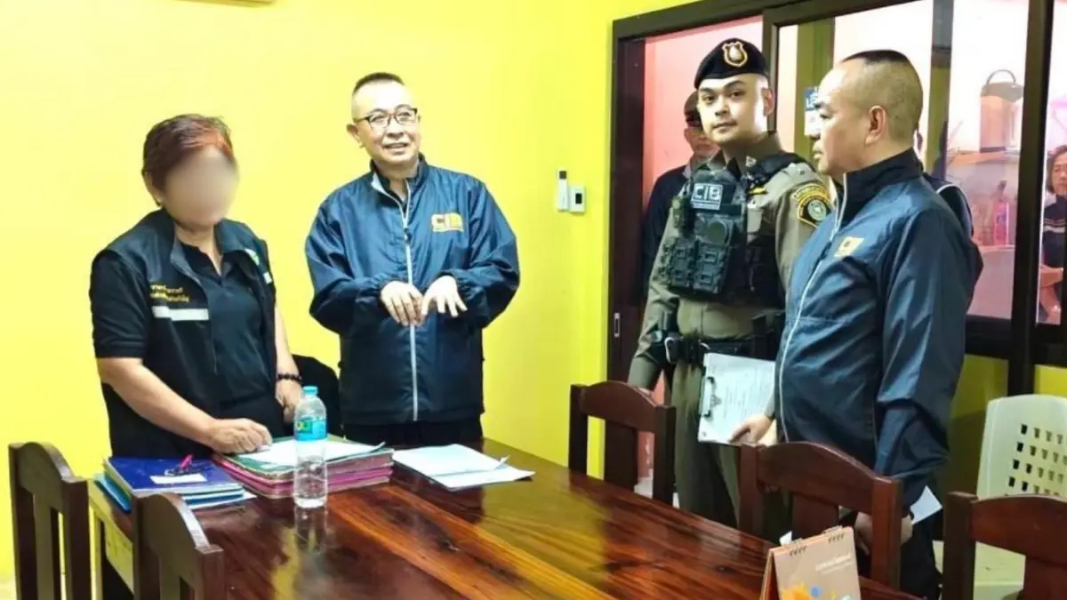 ตำรวจ ปปป.บุกจับกุม ปลัดอร คาห้องทำงาน