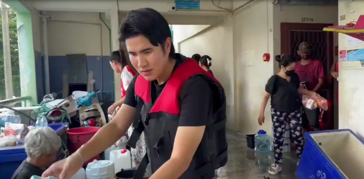 ของจริงยิ่งกว่าข่าว! "สส.กังฟู" อึ้งลุยน้ำท่วม "เคหะร่มเกล้าจมน้ำเน่า-ซากขยะ-หนูตายเกลื่อน" หวั่นโรคระบาด