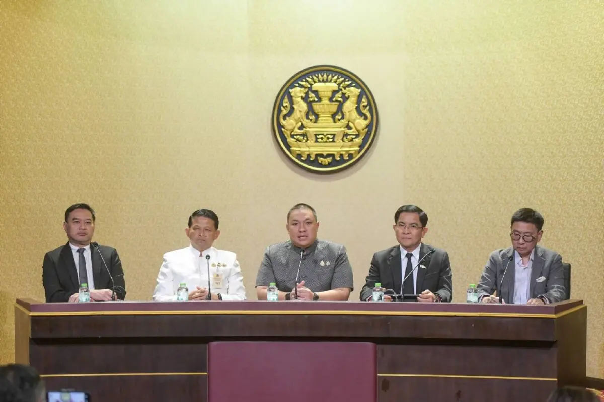 ยันทำเพื่อประชาชนจริง! รัฐบาลตั้งโต๊ะแจง "โซลาร์รูฟท็อป" ช่วยเซฟค่าไฟ-สร้างรายได้ ไร้เอื้อทุนใหญ่ 3 แบงก์รัฐหนุนดอกเบี้ยต่ำ