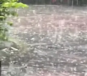 อากาศแปรปรวน ฝนตกหนัก ลูกเห็บตก กทม. ย่านรัชดาฯ-ลาดพร้าว-โชคชัย 4