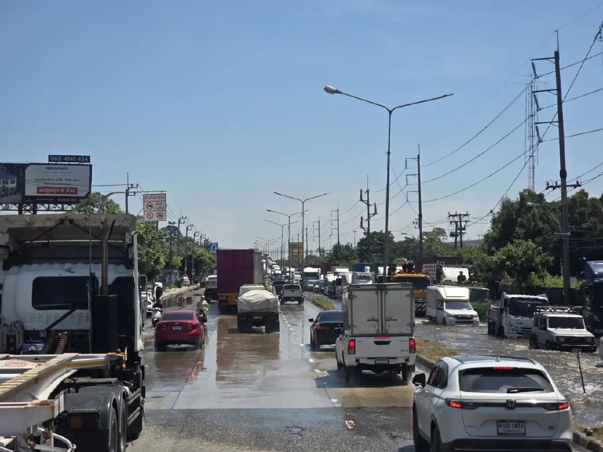 'ธีรรัตน์' จวก กทม. เมินน้ำท่วมถนนเจ้าคุณทหาร ทำนิคมลาดกระบังป่วน