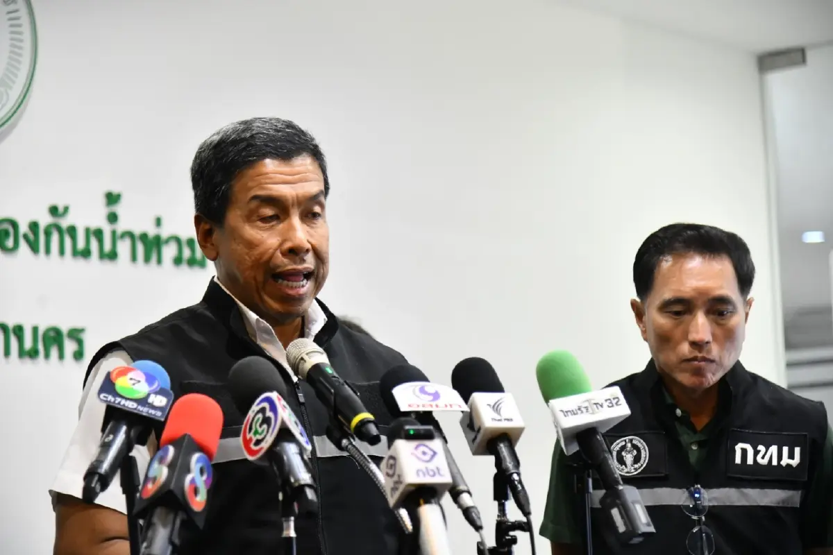 นายชัชชาติ สิทธิพันธุ์ ผู้ว่าราชการกรุงเทพมหานคร
