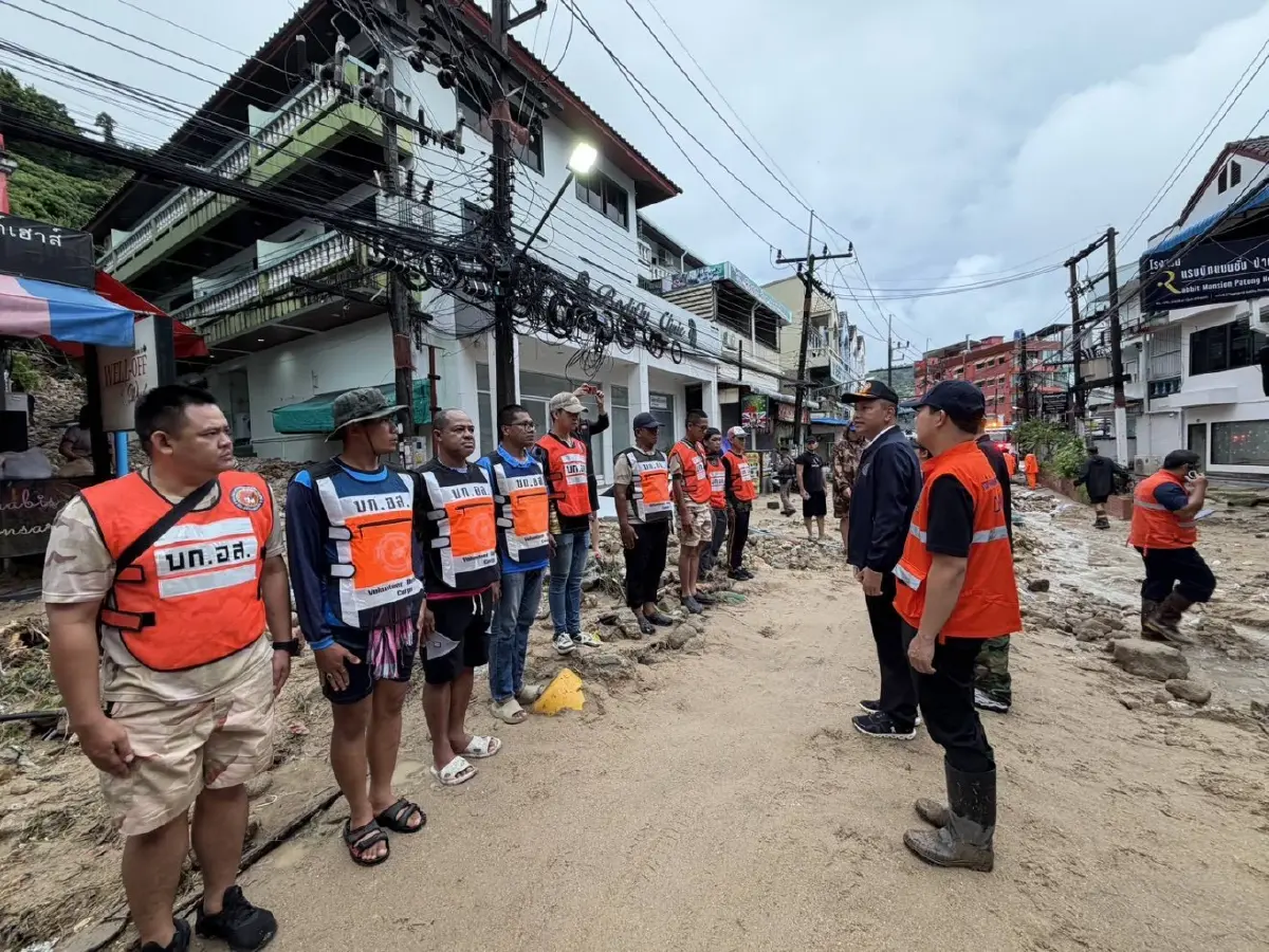 ภูเก็ตอ่วม! น้ำป่าจากเขา 50 ปี ซัดหิน-ดิน-โคลนถล่มป่าตอง บ้านเรือน-รถยนต์พังยับ 