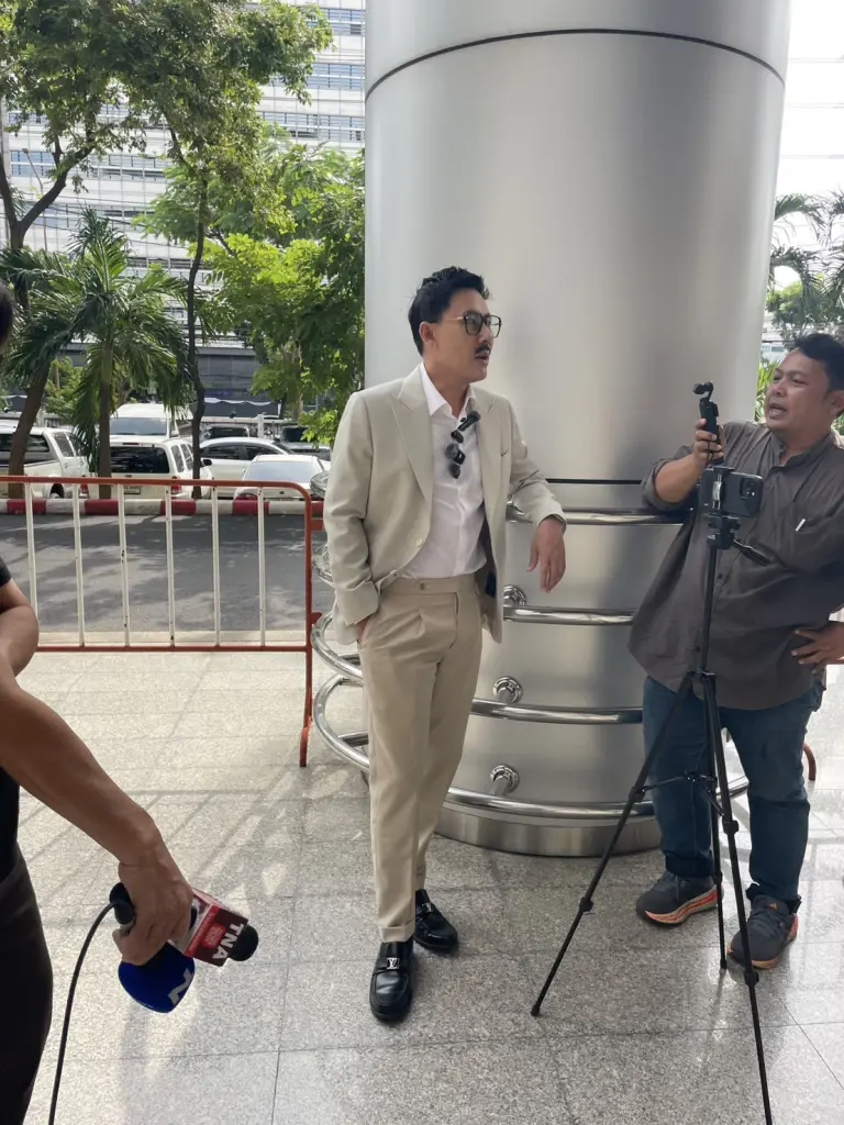 "ทนายตั้ม" จี้สังคมจับตา "อัจฉริยะ" ได้ประกันตัวหรือไม่? เทียบคดีตัวเอง "ยังไม่ได้ประกันตัวเลย" เชื่อหากเข้าคุกมีจ่อแจ้งเพิ่มอีกกว่า 100 คดี