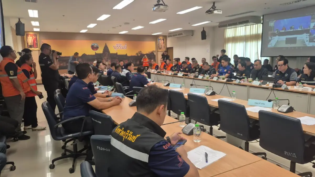 “อนุทิน” บินด่วนบุรีรัมย์ ประชุมรับมือน้ำท่วมทั่วประเทศ ตรงวันเกิด “เนวิน” สวมเสื้อสโมสรฟุตบอล เข้าประชุม