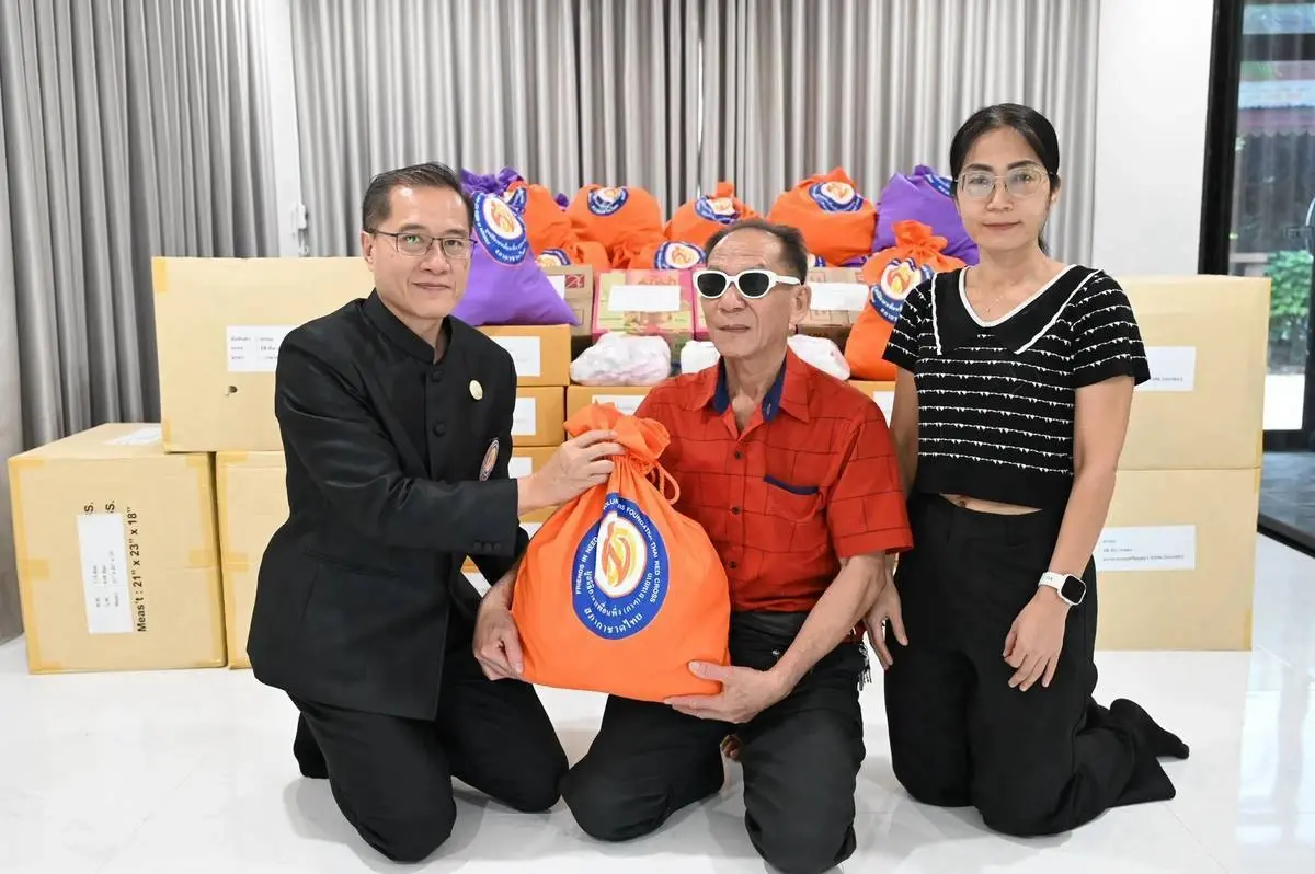 ไม่ทิ้งกันในยามยาก! มูลนิธิเพื่อนพึ่ง (ภาฯ) มอบถุงยังชีพช่วยคนตาบอดฉะเชิงเทรา