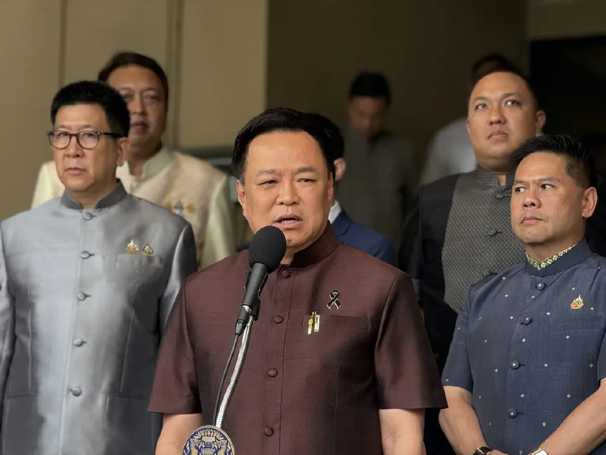 นายอนุทิน ชาญวีรกูล นายกรัฐมนตรีและรัฐมนตรีว่าการกระทรวงมหาดไทย 