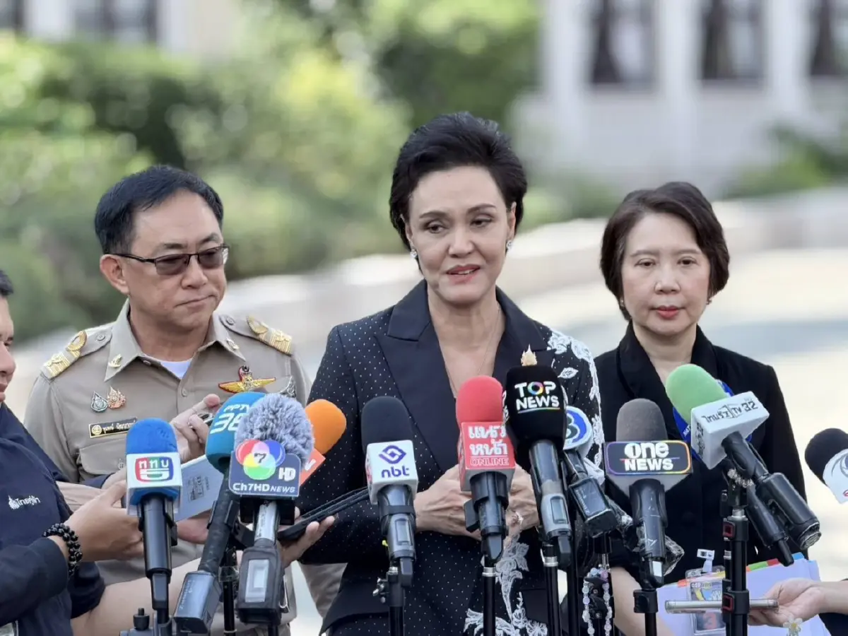 นางศุภจี สุธรรมพันธุ์ รองนายกรัฐมนตรีและรัฐมนตรีว่าการกระทรวงพาณิชย์ 