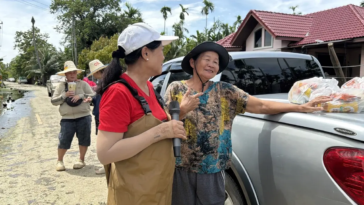 “มูลนิธิเนชั่น-สส.ฐิติมา” ลุยน้ำช่วยผู้ประสบอุทกภัยแปดริ้ว