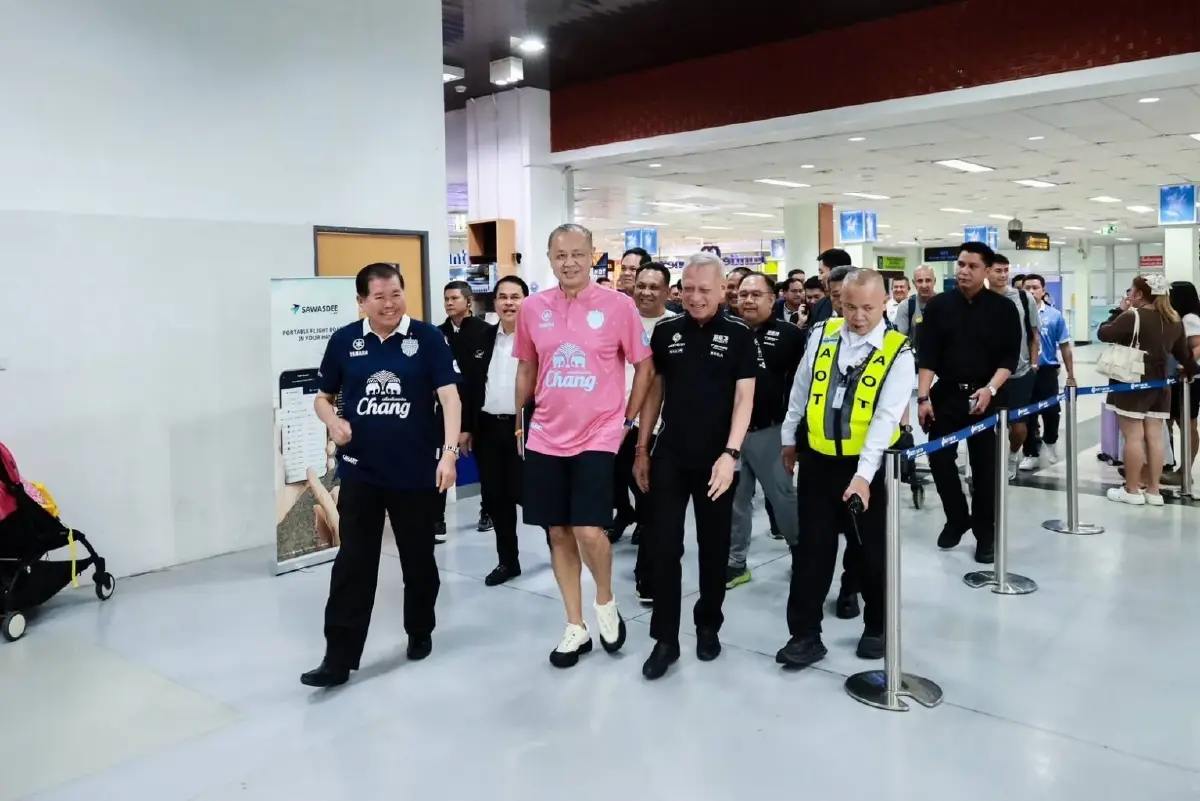 “นิพนธ์-สรรเพชญ” พร้อม “พิพัฒน์-วรศิษฏ์ ต้อนรับ “เนวิน” พร้อมทัพ บุรีรัมย์ ยูไนเต็ด ฟาดแข้งทีมฟุตบอลปัตตานี เอฟซี