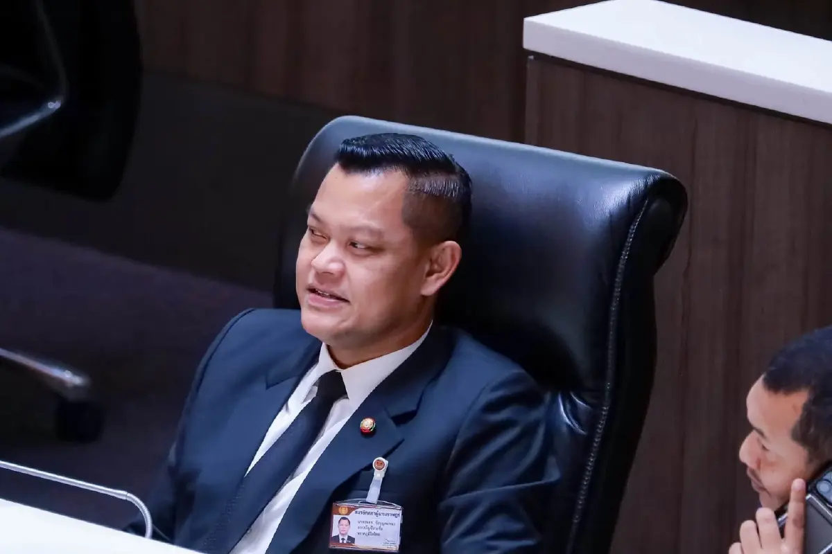 นายธนกร วังบุญคงชนะ สส.บัญชีรายชื่อ พรรคภูมิใจไทย และอดีตรัฐมนตรีว่าการกระทรวงอุตสาหกรรม 
