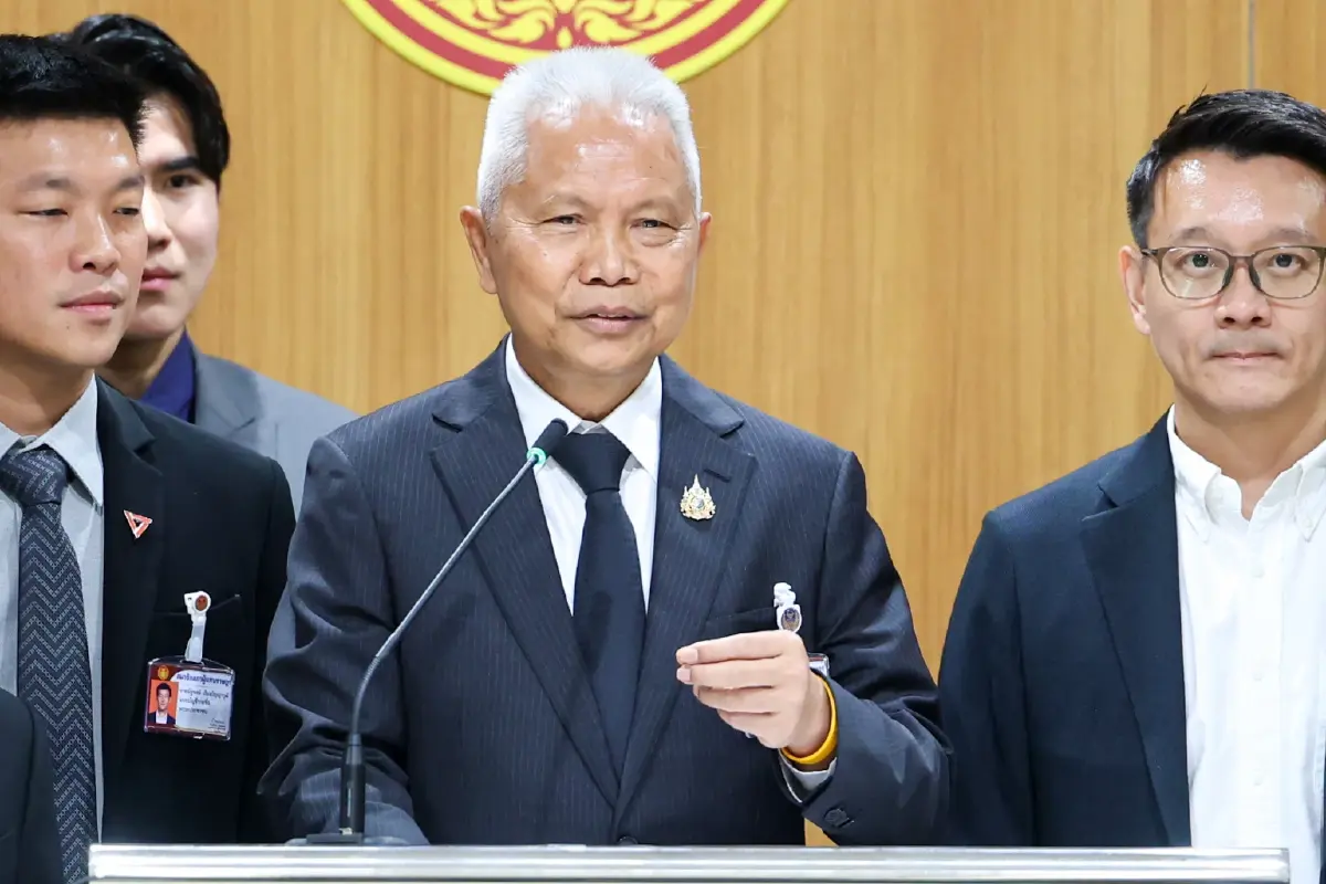 นายโสภณ ซารัมย์ ประธานสภาผู้แทนราษฎร