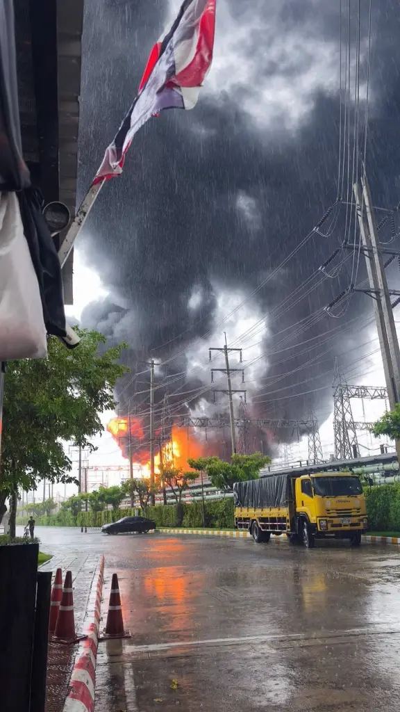 ระทึก! ไฟไหม้หม้อแปลง สถานีไฟฟ้าแรงสูงหนองจอก กฟผ. เร่งคุมเหตุ ยันไม่กระทบระบบจ่ายไฟหลักให้ประชาชน